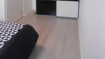 1 chambre, fer et planche Ă  repasser, Wi-Fi gratuit, draps fournis
