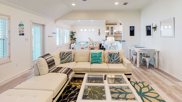 TV - Shared Pool, Boardwalk, Enclosed Patio, Golf Cart Included Included (Port Aransas)