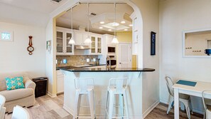 Interior - Shared Pool, Boardwalk, Enclosed Patio, Golf Cart Included Included (Port Aransas)