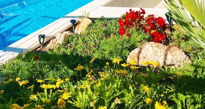 Vacation home with private pool for 8 people