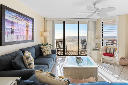 Oceanfront balcony, 2 Community pools, Elevator, Walk to town! COV 306!