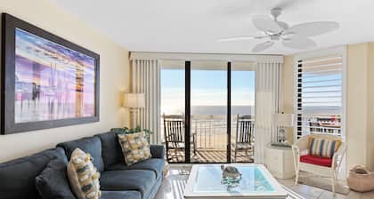 Oceanfront balcony, 2 Community pools, Elevator, Walk to town! COV 306!