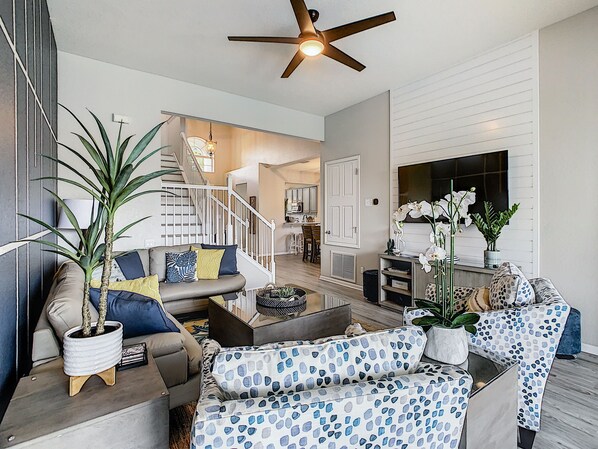 Smart-TV, Videospielkonsole, DVD-Player, Tischfußball