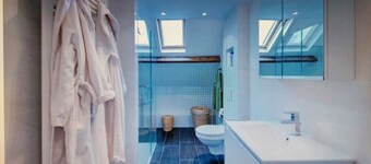 SPACIOUS TOWER APARTEMENT IN CENTRE SITTARD.  Free privat  parkinglot.