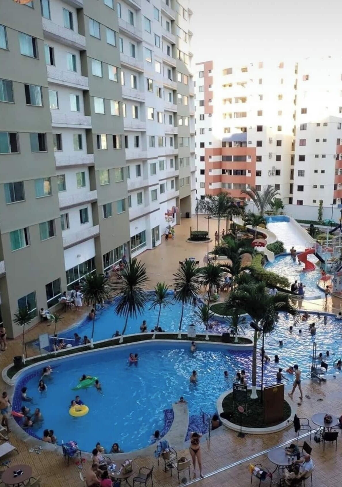 Innendørsbasseng og utendørsbasseng