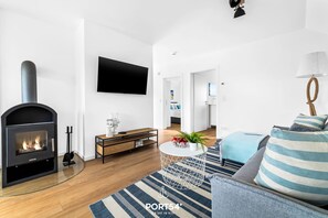 تلفزيون، مدفأة، تنس طاولة، مكتبة فيديو