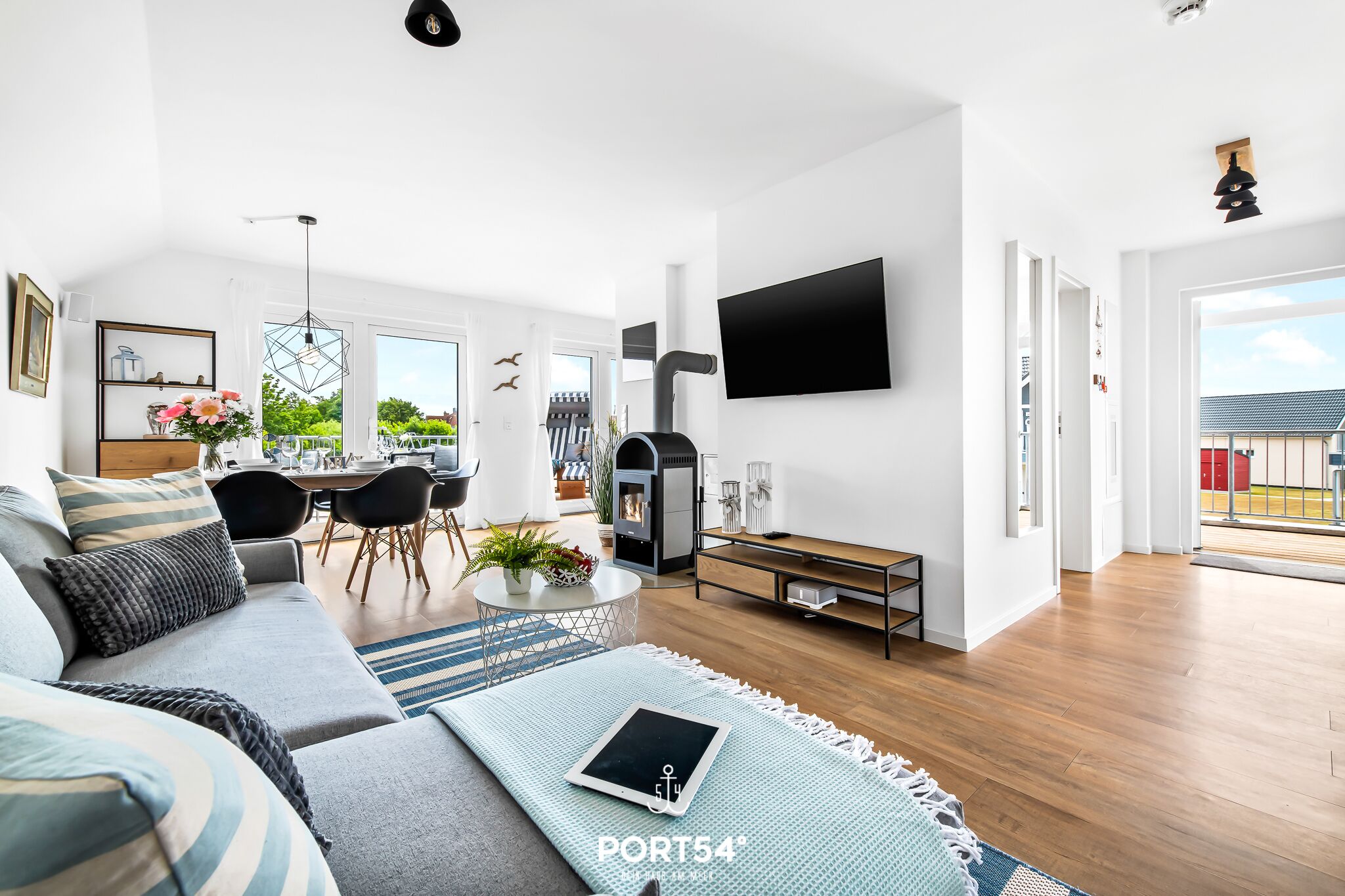 Fernseher, Kamin, Tischtennisplatte, Videothek