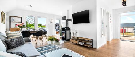 Televisión, chimenea, mesa de ping pong, videoteca