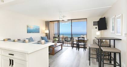GORGEOUS Ocean and Diamond Head Views! Close to beach! A/C, Free Wi-Fi, Pool!