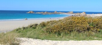 Vacation home a few steps from the beach: A la maison de Goulannou