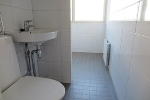 Apartamento | Banheiro | Chuveiro, toalhas de banho