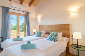 3 slaapkamers, een strijkplank/strijkijzer, reisbedje, wifi