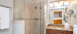 Condo, 3 Bedrooms, Mountain View | Bathroom | Towels - Lift 7 Lodge by Exceptional Stays (Telluride)