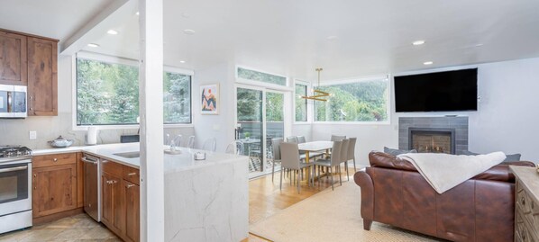 Condo, 3 Bedrooms, Mountain View | Private kitchen