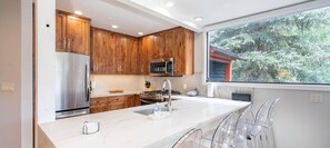 Condo, 3 Bedrooms, Mountain View | Private kitchen