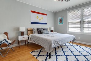 5 habitaciones, tabla de planchar con plancha y cuna de viaje 