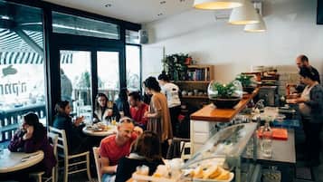 5 restaurants, spécialités Cuisine méditerranéenne