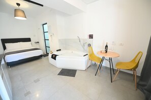 Jetted bathtub - Suites in the Galilee (Qiryat Shemona)