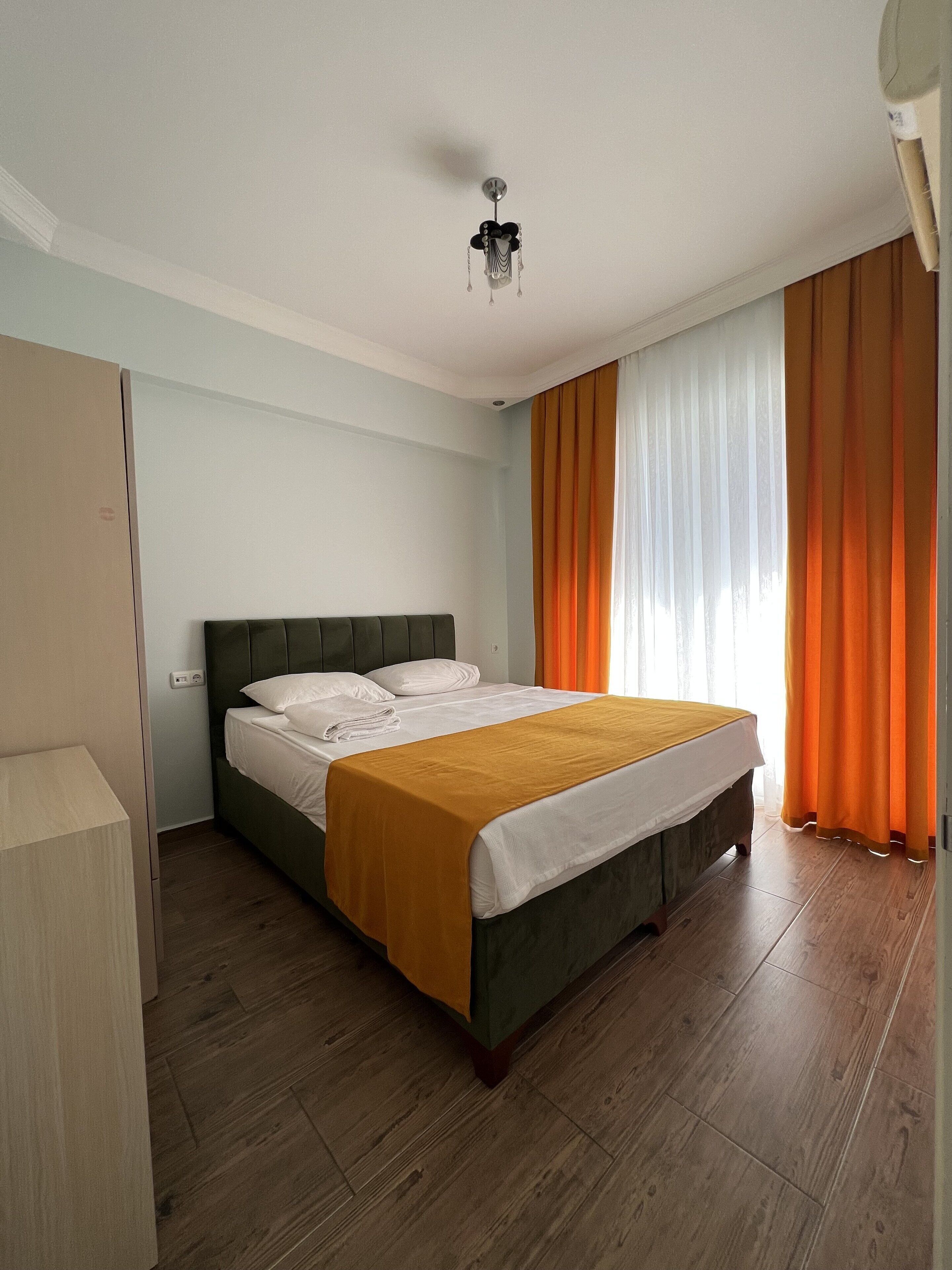 1 bedroom, desk, laptop workspace, free WiFi