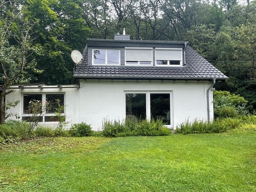 Waldhaus - Zentral und Familienfreundlich mit großem eingezäunten Garten. 