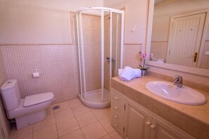 Tina y papel de baño
