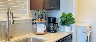 [SU 922-3] Campus-close 2 bedroom luxury
