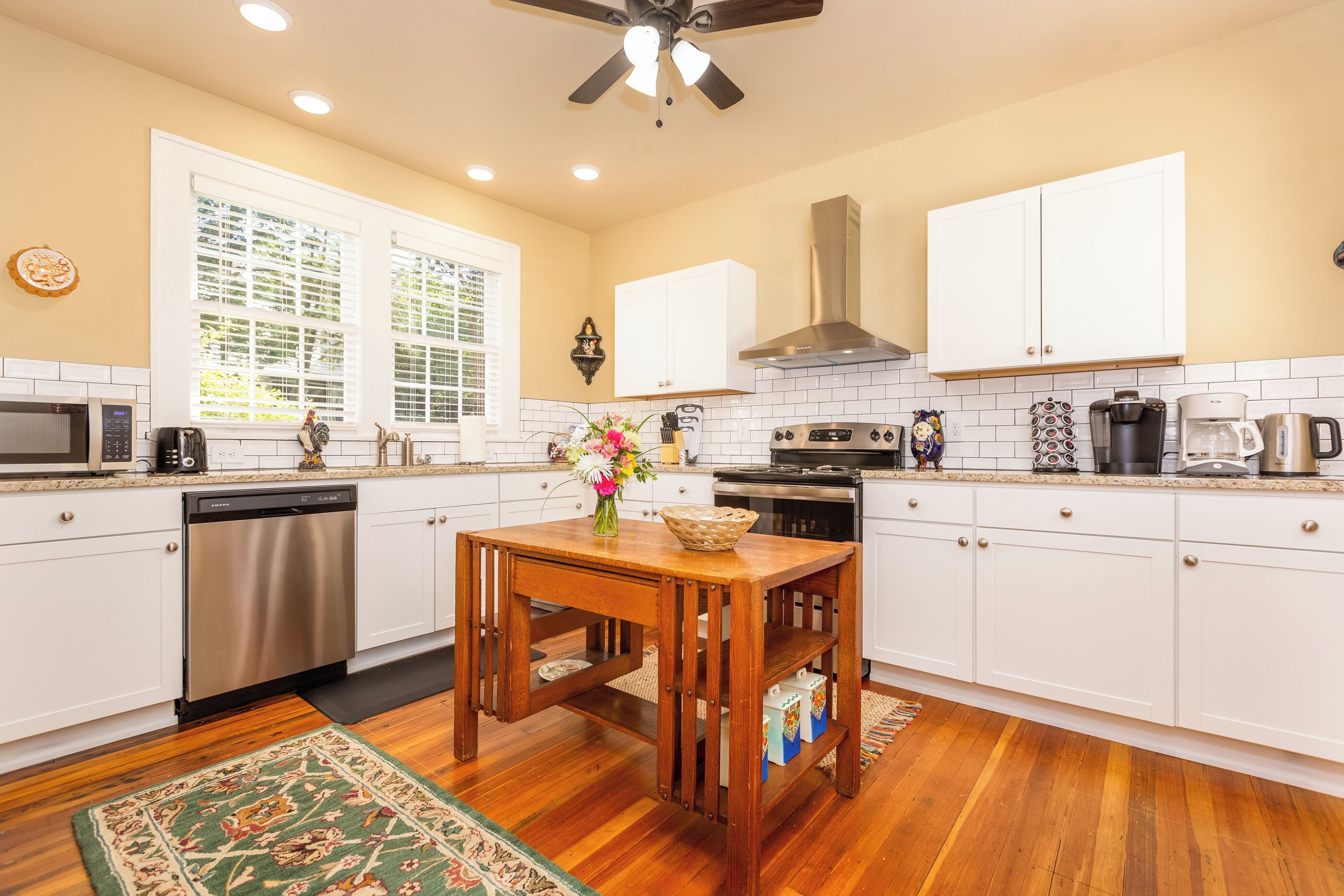 雪櫃、微波爐、焗爐、爐具