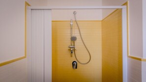 Dusche, Haartrockner, Bidet, Handtücher