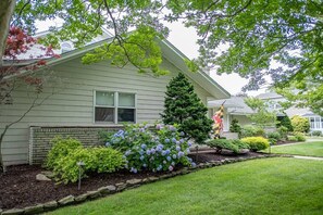 Property grounds - Teal Time - 5 BR / Private pool / sleeps 13 (Ocean City)