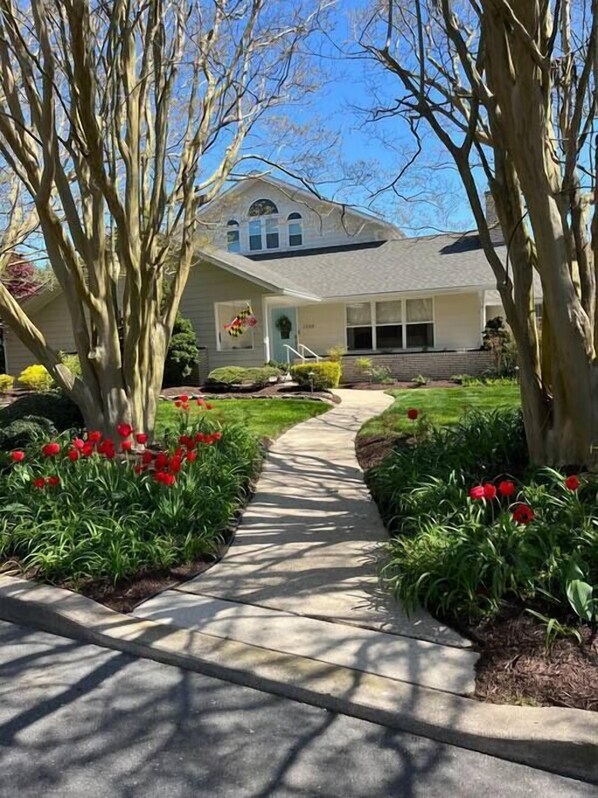 Exterior - Teal Time - 5 BR / Private pool / sleeps 13 (Ocean City)