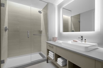 Free toiletries, hair dryer, towels at Element by Marriott Miami Brickell