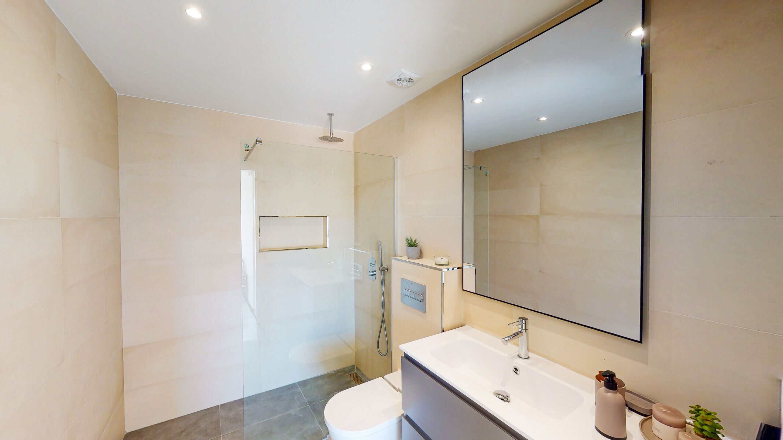 Dusche, Haartrockner, Handtücher