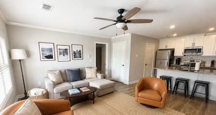 Walk to Toomer's! Ground-Floor 4 BR Auburn Condo