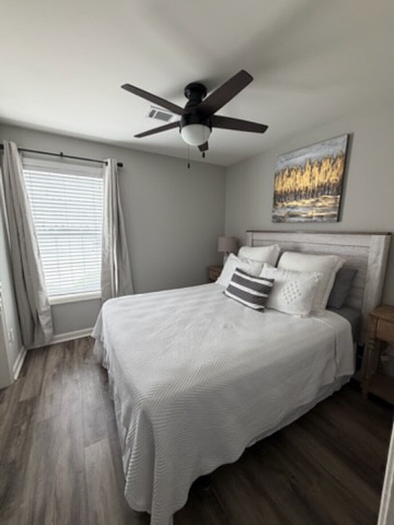 4 habitaciones, tabla de planchar con plancha, cuna de viaje y wifi 
