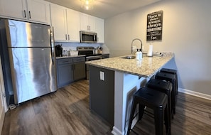Fridge, microwave, oven, stovetop - Walk to Toomer's! Ground-Floor 4 BR Auburn Condo (Auburn)