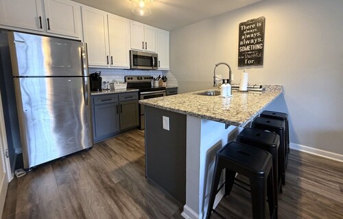 Walk to Toomer's! Ground-Floor 4 BR Auburn Condo