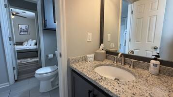 Ducha y bañera combinadas y secador de pelo