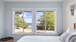 Room - Perch - Greenbank Cottage: quiet & view, relaxing outdoor oasis (Greenbank)