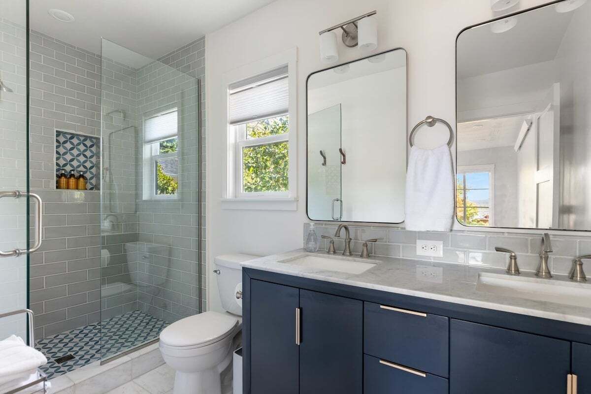 Bathtub, hair dryer, towels