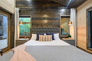 4 slaapkamers, een strijkplank/strijkijzer, gratis wifi, beddengoed