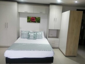 1 bedroom, desk, iron/ironing board, free WiFi