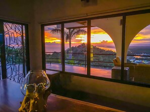 Interior - Villa Macaw Luxury 5 Bdrm, Pool, Ocean, Surf & Sunset Views (Manuel Antonio)