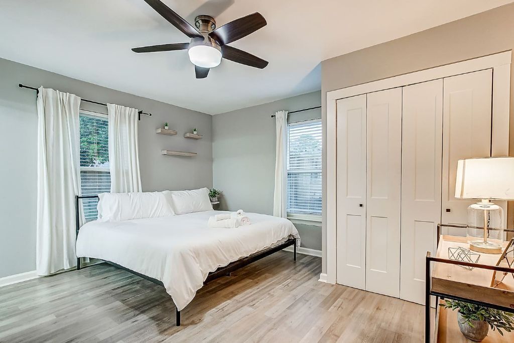 3 slaapkamers, een bureau, een strijkplank/strijkijzer, gratis wifi