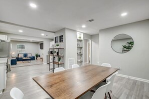 Dining - Modern Villa ♧ Hidden Gem ♧ 12 Min From Downtown (Houston)