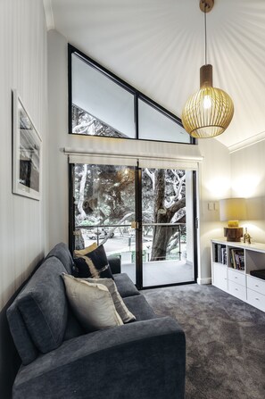 Smart TV - YALLINGUP BEACH HOLIDAY HOME PERFECTLY DESIGNED TO FIT TWO FAMILIES (Yallingup)