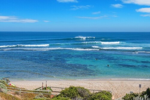 YALLINGUP BEACH HOLIDAY HOME PERFECTLY DESIGNED TO FIT TWO FAMILIES