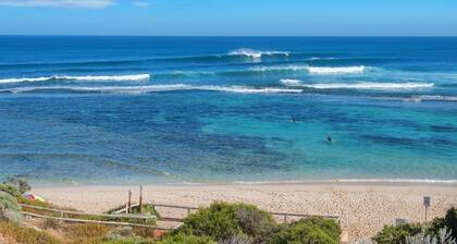 YALLINGUP BEACH HOLIDAY HOME PERFECTLY DESIGNED TO FIT TWO FAMILIES