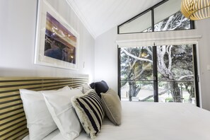 3 bedrooms, desk, free WiFi, bed sheets