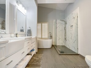 Shower, hair dryer, towels, shampoo