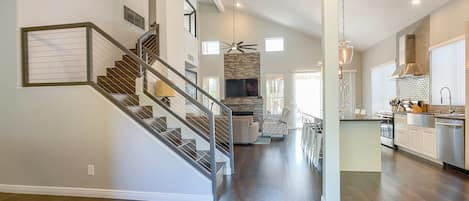 Smart TV, fireplace